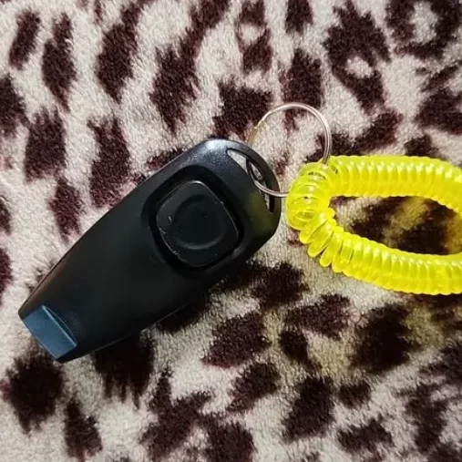 Modtog 2-i-1 Hundetræningsfløjte & Clicker fra kunde M***e